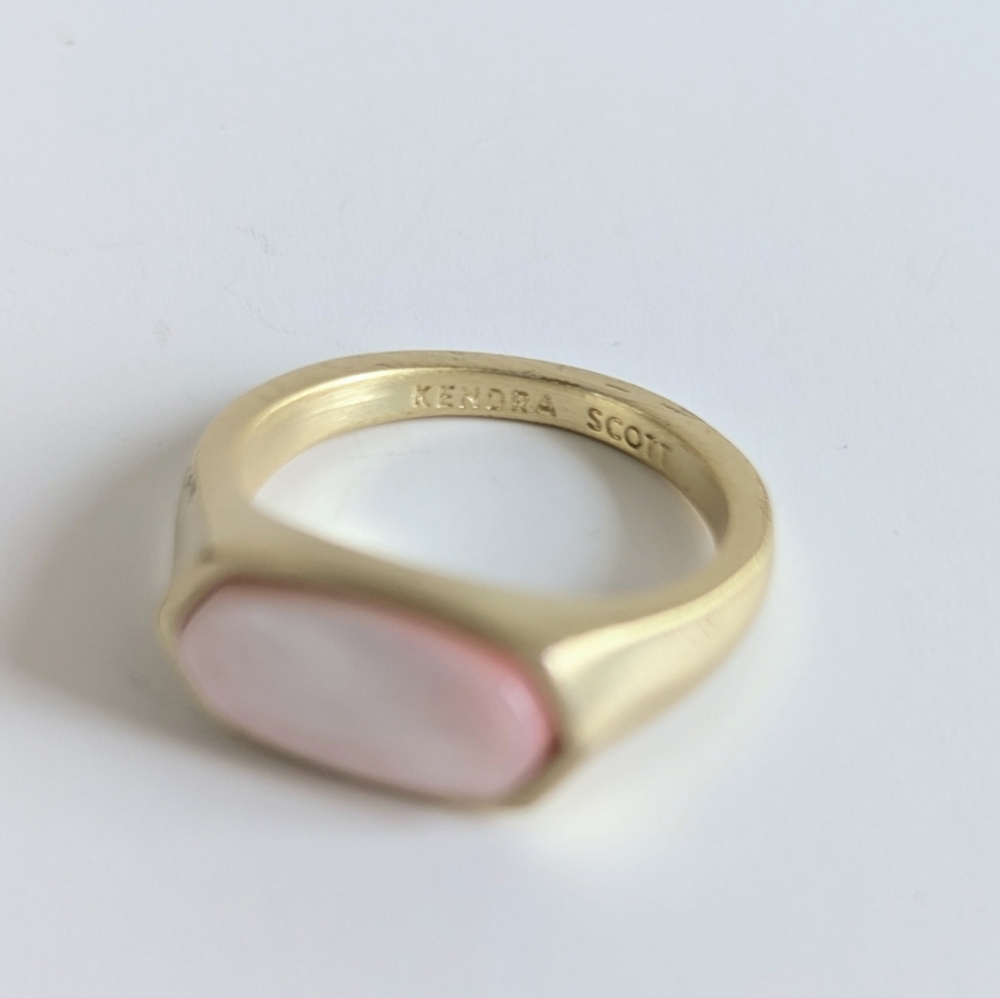 Kendra Scott Mel Mother-of-pearl Ring Brushed Gold Plated Pale Pink sz 8 - Picture 9 of 10